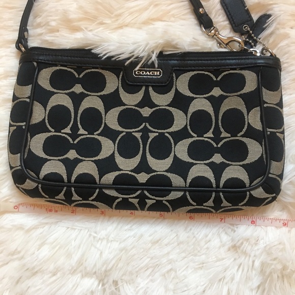 ๐ค Beautiful Coach Wristlet ๐ค - Picture 6 of 7